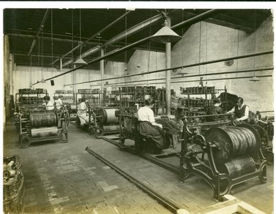 挂毯设置，休斯工厂2号，1923年 作者 英国摄影师