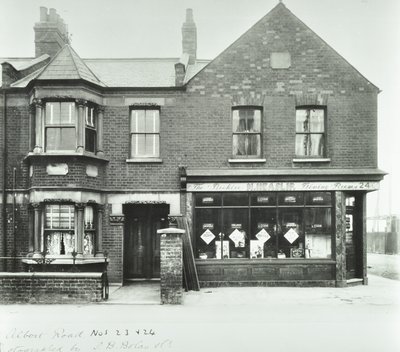 蜂巢餐厅97.0 ALB，1899 作者 英国摄影师