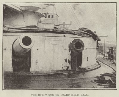 HMS Ajax上的Burst Gun 作者 英国摄影师