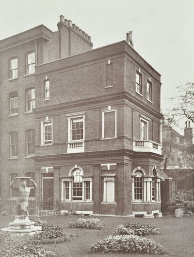Clements Inn Garden House酒店的视图，1885年 作者 英国摄影师