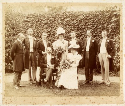 Francis Edward Younghusband 和 Helen Augusta Magniac 的结婚肖像，Datchet 作者 英国摄影师
