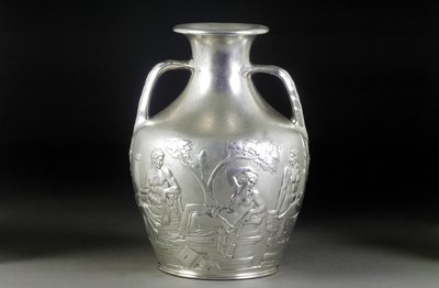 维多利亚时代的波特兰花瓶的银色复制品，1844年 作者 英语学校