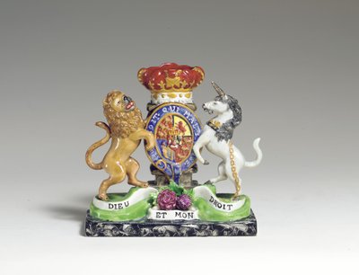 作为英国皇家纹章的沃尔顿装甲泄漏花瓶，约1825年（珍珠器） 作者 英语学校