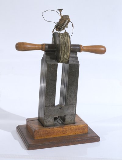 一种粗糙的感应器，Michael Faraday（1791-1867）发现了感应定律 作者 英语学校