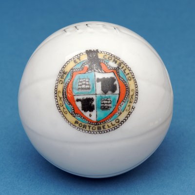 装饰转移Portobello盾牌（陶瓷）的纪念品微型足球 作者 英语学校