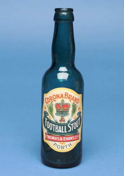 瓶电晕橄榄球烈性黑啤酒 作者 英语学校