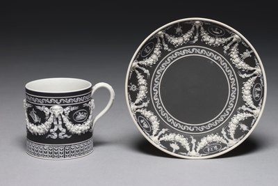 杯子和茶碟，由韦奇伍德工厂设计和制造，约1790年 作者 英语学校