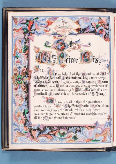 从谢菲尔德足球协会提交给威廉·皮尔斯 - 迪克斯（William Pierce-Dix）的地址致敬，他在1882年担任秘书长（墨水在纸面上）（另见315163） 作者 英语学校