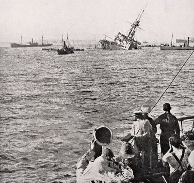 HMS Majestic于1915年5月27日沉没于1916年在伦敦出版的“The War Illustrated Album deLuxe”中 作者 英语学校
