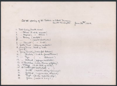 Key to a photo of a group of workmen who presented the address to King Edward VII at the opening of the Victoria and Albert Museum (ink on paper) 作者 英语学校