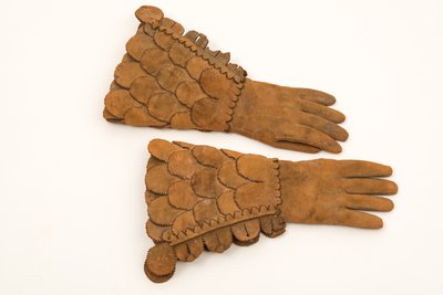 男士皮革装甲手套，c.1600-50（重磅皮革） 作者 英语学校