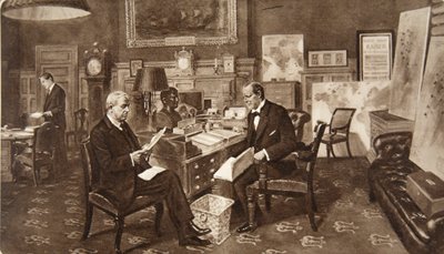 1914年12月19日，温斯顿·丘吉尔先生在金钟的房间里，与“基尔弗斯通的菲利普勋爵”的海军上将，“伦敦新闻画报”（照片凹版印刷）协商 作者 英语学校