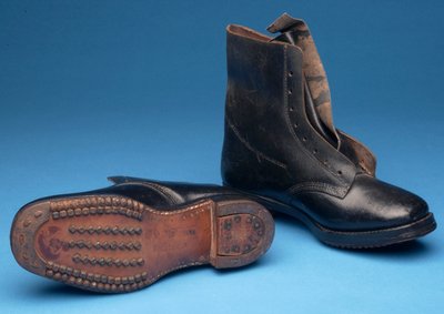 一对Holdfast Miners Boots，20世纪初（皮革） 作者 英语学校