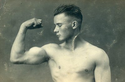 一名健美运动员的画象，c.1898 作者 英语学校