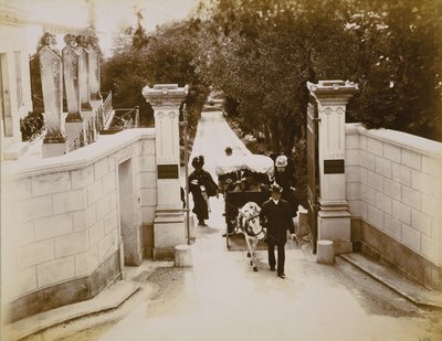 维多利亚女王（1819-1901）在法国南部Villa Liserb的大门 作者 英语学校