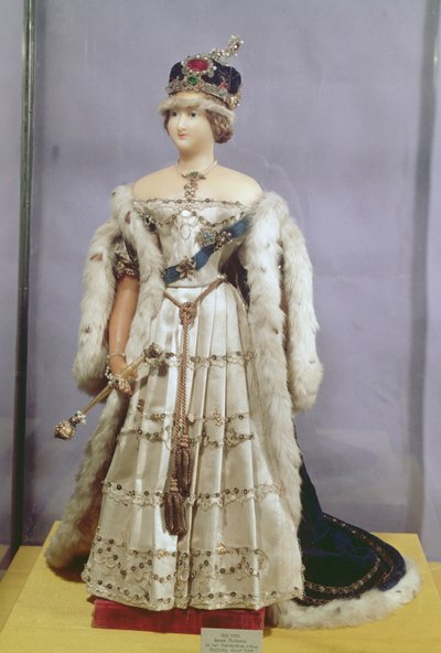 维多利亚女王（1819-1901）娃娃穿着她的加冕长袍，1840年（蜡） 作者 英语学校