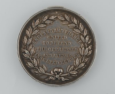 纪念1854年英格兰与法国结盟的爱国银牌，1855年由多佛市长颁发 作者 英语学校
