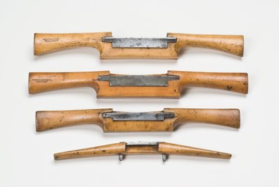 Spokeshaves，18-19世纪（黄杨木和金属） 作者 英语学校