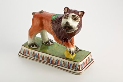 长方形底座上的斯塔福德郡狮子图，c.1800-50（陶器） 作者 英语学校