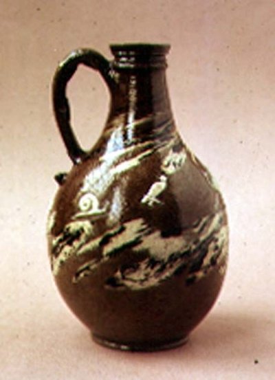 J.Dwight制作的带大理石纹装饰的炻器瓶，富勒姆陶器，17世纪末 作者 英语学校