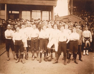 1892年4月2日在格拉斯哥与苏格兰队比赛的英格兰队 作者 英语学校