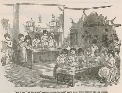 在女孩衣衫褴褛的学校玩玩具，（Camel）Grays Yard，James Street，Oxford Street 作者 英语学校