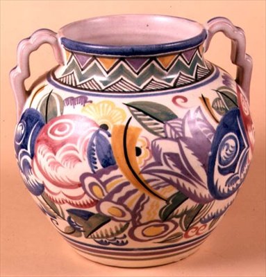 卡特-斯塔布勒和亚当斯的花瓶，约1930年（陶瓷）。 作者 英语学校