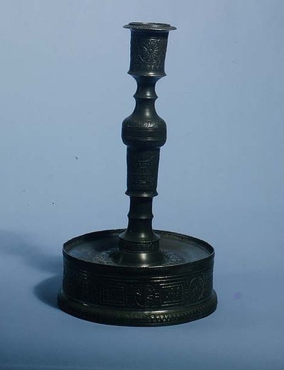 威廉·格兰杰烛台，带有浮雕装饰，日期为1616年（白蜡） 作者 英语学校