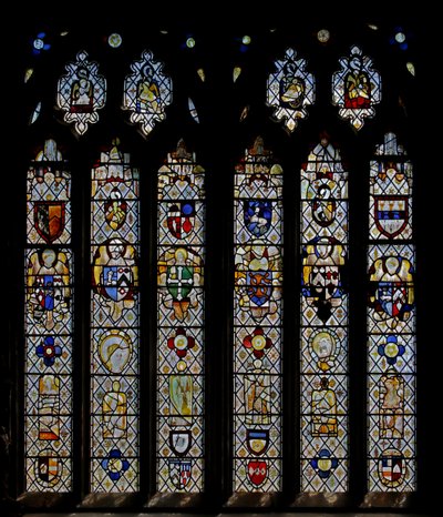 Window St Nectan Chapel Sw描绘了带有盾牌的天使;重置天使，头和圆头。四个福音传教士的象征 作者 英语学校