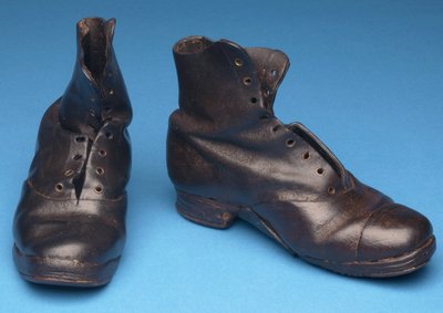 工作靴，c.1900（皮革） 作者 英语学校