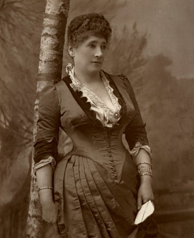 1888年，英国女演员兼剧院经理约翰·伍德夫人。 作者 欧内斯特·巴劳