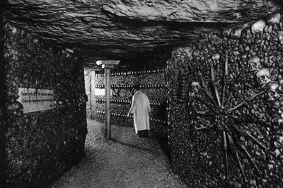 地下墓穴，巴黎，1931年。 作者 欧内斯特·弗拉马里翁