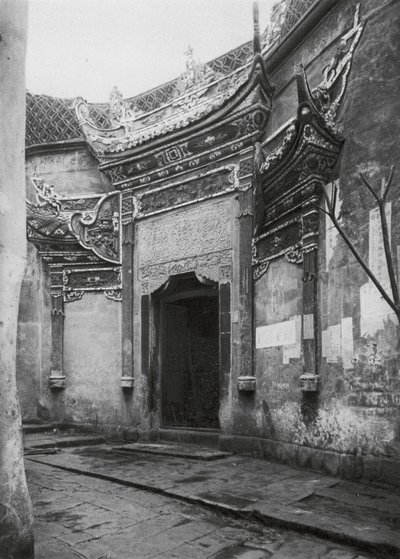 四川重庆府，小巷中的屋门，釉瓷装饰（黑白照片） 作者 恩斯特·波尔施曼