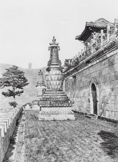 热河，普洛寺，池里，普洛寺喇嘛庙内的露台（黑白照片） 作者 恩斯特·波尔施曼