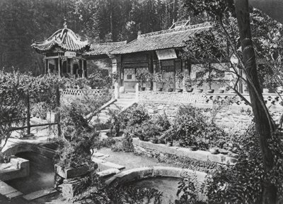 神祠庙台子，寺院花园（黑白照片） 作者 恩斯特·波尔施曼