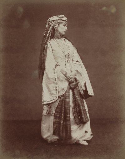 莎拉·伯恩哈特（Sarah Bernhardt）在扎伊尔（Voltaire），1874年。 作者 艾蒂安·卡加特