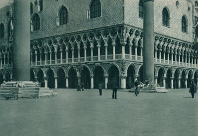 意大利威尼斯圣马可广场上总督宫的一角，1927年 作者 尤金·波普尔