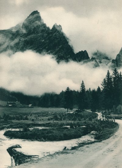 云中的帕拉集团，圣马蒂诺·迪卡斯特罗扎，白云岩，意大利，1927年 作者 尤金·波普尔