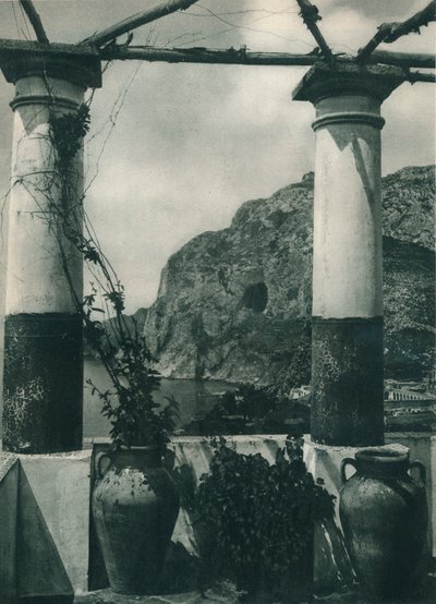 蒙特索拉罗的景色，意大利卡普里岛，1927年 作者 尤金·波普尔
