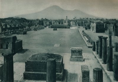 1927年意大利庞贝古城与维苏威火山在远处的论坛视图 作者 尤金·波普尔