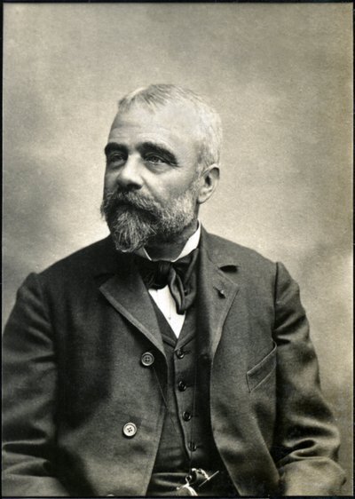 Ernest Lavisse（黑白照片，19 世纪后期） 作者 尤金·皮鲁（Eugene Pirou）