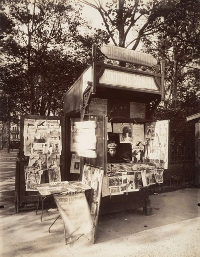 巴黎的小卖部，约1910年（棕褐色照片）。 作者 欧仁·阿格特