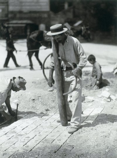 Street Paver，1910（明胶银印） 作者 欧仁·阿格特
