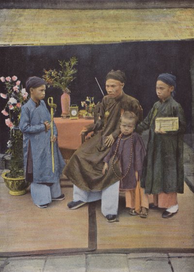 Dao-Tan州长及其子女 作者 欧洲摄影师