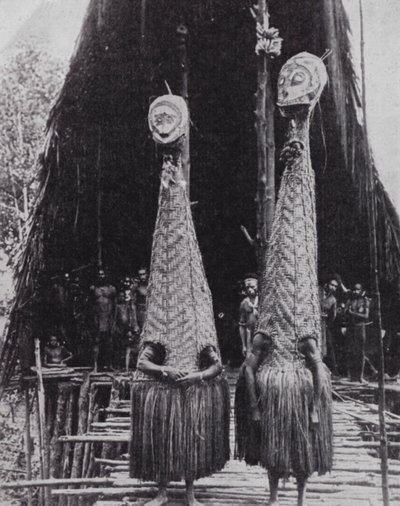 Taboo goblins in New Guinea (b/w photo) 作者 欧洲摄影师