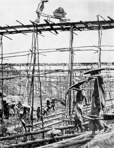 世界上最富有的锡区的原始方法，中国太平，1936年。 作者 尤因加洛韦