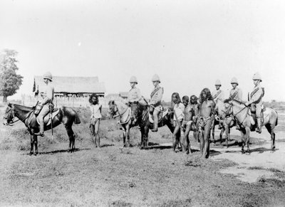1890年，被装备的步兵带来了Dacoits 作者 菲利斯·比托（Felice Beato）