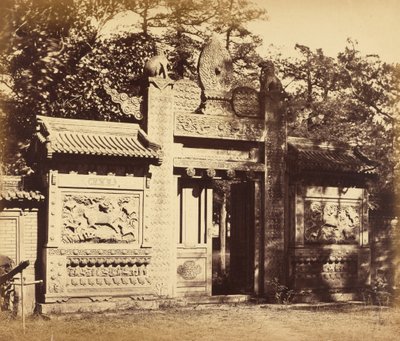 1860年10月在北京附近的古墓仓库外观 作者 菲利斯·比托（Felice Beato）