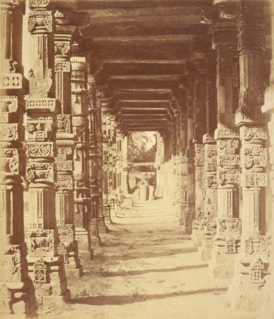 德里库图布的印度教寺庙内景 作者 菲利斯·比托（Felice Beato）