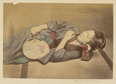[沉睡的日本女人拿着扇子] 作者 雷蒙德·冯·斯蒂夫男爵